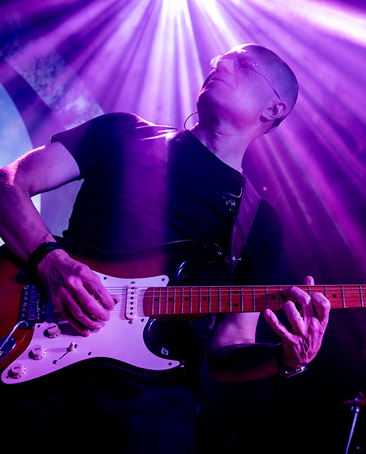 Tolga Baloğlu on guitar and vocals